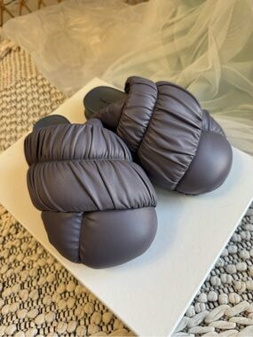 Yume Yume Padded Slip-On Slippers NIB